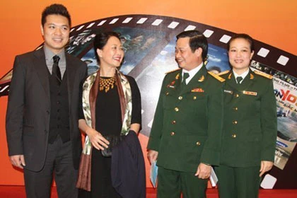 Hiếu Hiền đòi hôn Elly Trần ảnh 16