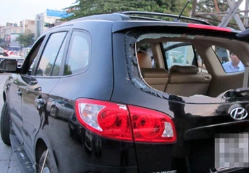 Bị truy sát, tài xế ôtô cầu cứu cảnh sát giao thông ảnh 1