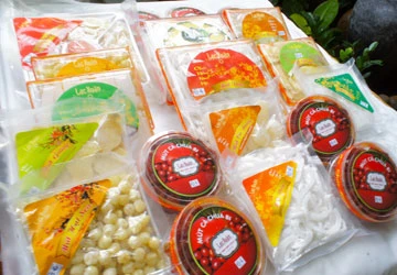 Nhiều hàng tết “độc”, mới, lạ ảnh 1