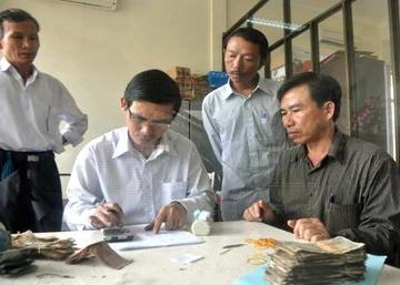 Đổi 16,5 triệu đồng tiền cháy cho tiểu thương Quảng Ngãi ảnh 1