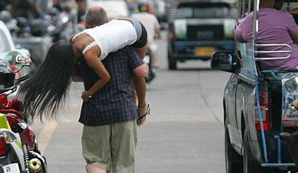 Theo chân du khách "săn" gái ở Pattaya ảnh 1