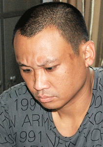 Bắt đối tượng hất cảnh sát giao thông lên nóc xe ôtô ảnh 1