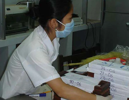 Nhìn vết máu, "đọc" ra sát thủ đâm 140 nhát dao ảnh 1