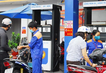 Bỏ quỹ bình ổn giá xăng dầu? ảnh 1