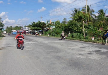 Hơn 50 km quốc lộ 50 qua Chợ Gạo (Tiền Giang) hư hỏng nặng ảnh 1