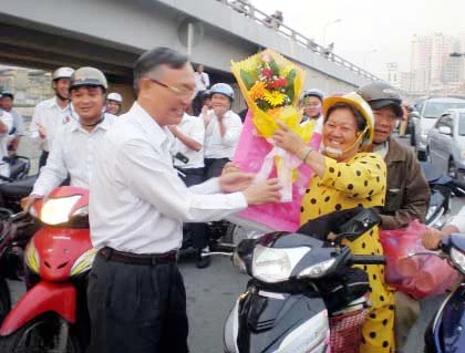 Những hình ảnh đầu tiên thông hầm Thủ Thiêm ảnh 2