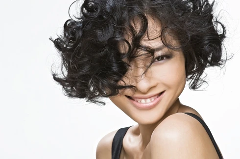 Ngô Thanh Vân ấn tượng với tóc xoăn ảnh 1