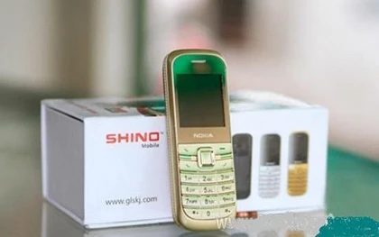 “Nokia nhái giá 299.000đ” tràn ra vỉa hè ảnh 2 “Nokia nhái giá 299.000đ” tràn ra vỉa hè ảnh 2