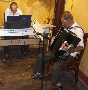 Ban nhạc U90 nơi phố cổ ảnh 2