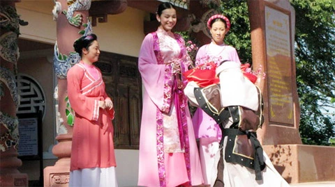 Các bộ phim lịch sử luôn đòi hỏi sự chuẩn bị kỹ lưỡng với nguồn kinh phí lớn. Các bộ phim lịch sử luôn đòi hỏi sự chuẩn bị kỹ lưỡng với nguồn kinh phí lớn.