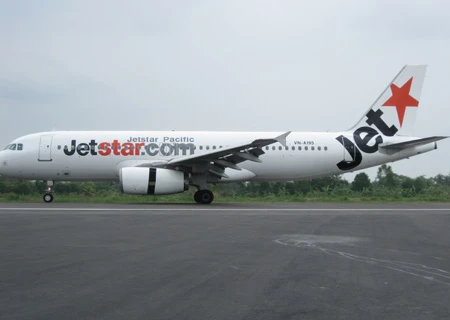 Jetstar Pacific phải dỡ biển quảng cáo ảnh 1