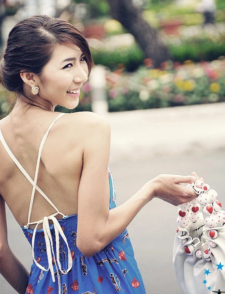 Ngọc Quyên "thả rông ngực" dạo phố! ảnh 9