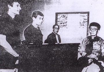 Cờ giải phóng giữa Sài Gòn ảnh 2