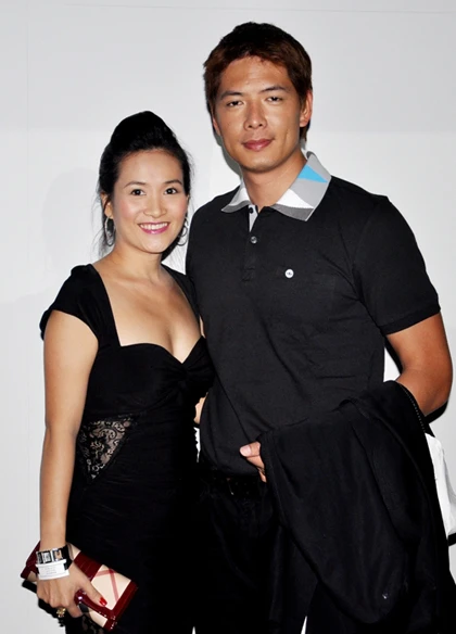 Bình Minh diễn catwalk cùng Hoa hậu Hoàn vũ 2005 ảnh 4