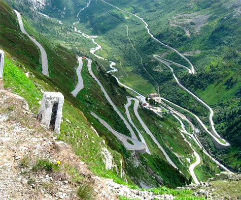 Những cung đường rùng rợn nhất thế giới ảnh 2 Những cung đường rùng rợn nhất thế giới ảnh 2