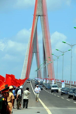 Cắt băng khánh thành cầu Cần Thơ ảnh 2 Cắt băng khánh thành cầu Cần Thơ ảnh 2