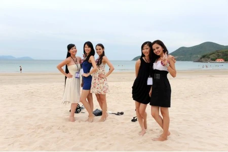 Các thí sinh vui đùa sau giờ luyện tập ảnh 1