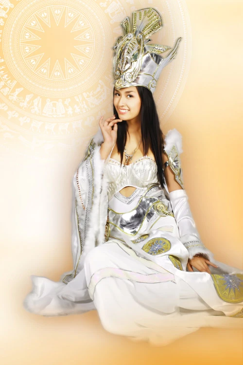 Hoa hậu Mai Phương Thúy trong trang phục Cosplay game ảnh 1