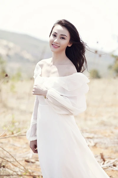 Ngân Khánh đẹp mong manh giữa đồng vắng ảnh 5