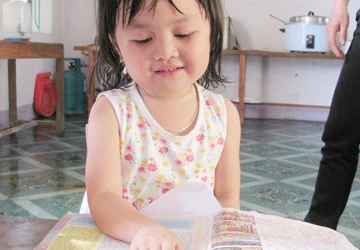 Bé biết đọc, hát tiếng Anh khi ba tuổi ảnh 1 Bé biết đọc, hát tiếng Anh khi ba tuổi ảnh 1