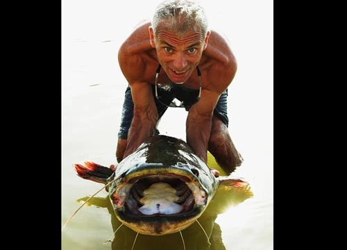 Săn cá trê khổng lồ dài 2,3m ảnh 5