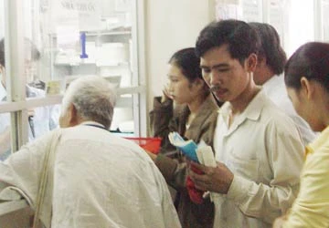 Đổi thẻ BHYT mới tại nhà cho cán bộ HT2 ảnh 2