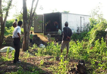 “Cướp” lại 2,2 tấn thịt bò thối bị tiêu hủy ảnh 1 “Cướp” lại 2,2 tấn thịt bò thối bị tiêu hủy ảnh 1