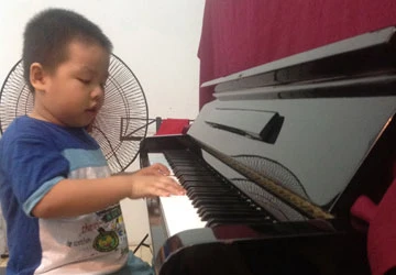 Trẻ bị “ép duyên” với nghệ thuật ảnh 1