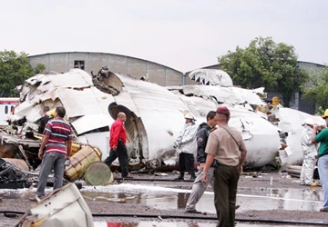 15 người chết trong tai nạn máy bay ảnh 1