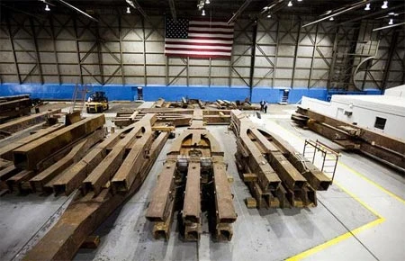 Trưng bày các mảnh vỡ trong vụ sập tòa tháp đôi tại Mỹ ảnh 5