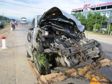 Xe chở xăng tông thẳng xe taxi, tài xế chết thảm ảnh 2