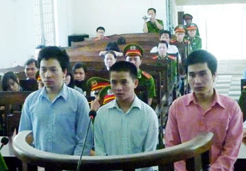 Thiếu gia rạch đùi nữ sinh lãnh 10 năm tù ảnh 1