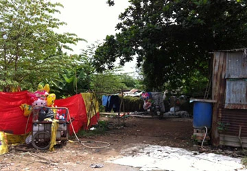 Suýt chết vì vừa đổ xăng, vừa... hút thuốc ảnh 1