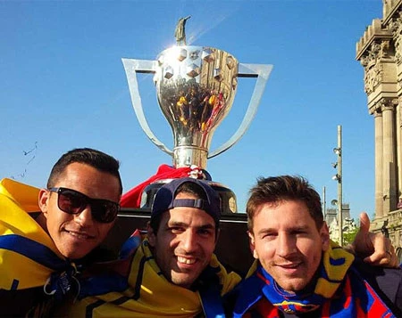 Barcelona ăn mừng chức vô địch La Liga thứ 22 trong lịch sử ảnh 19