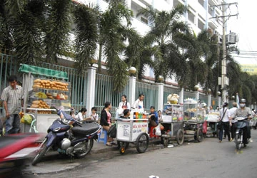 Ít phạt hàng rong vì hiếm người chấp hành ảnh 1