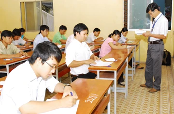 Chạy chức, chạy quyền là siêu lợi nhuận ảnh 1 Chạy chức, chạy quyền là siêu lợi nhuận ảnh 1