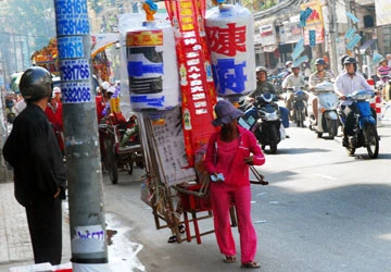 Không rải vàng mã trên phố: Khó nhưng làm được ảnh 1