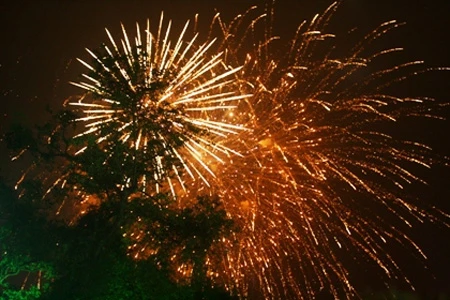 Những dịch vụ “hái ra tiền” trong đêm giao thừa ảnh 1