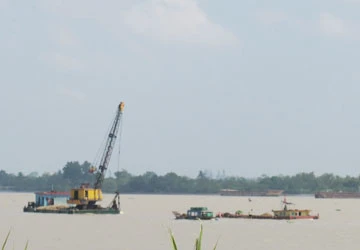 Vụ bộ cho lấy cát, quận 9 "kêu trời": Bộ GTVT cho nạo vét ở khu vực cấm ảnh 1