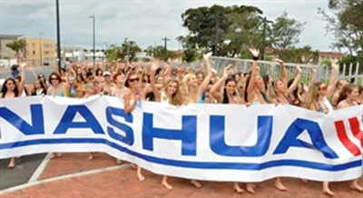 Tây Ban Nha phạt nặng những người mặc bikini trên phố ảnh 1