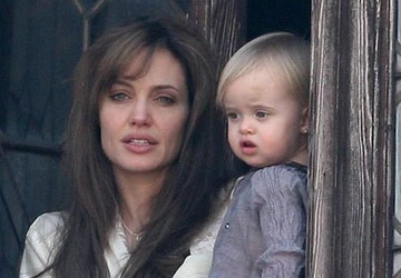 Sẩy thai làm Angelina Jolie không còn khả năng sinh đẻ? ảnh 1