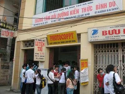 Trung tâm Bình Du đường Xuân Thủy - Cầu Giấy năm nay vắng hẳn. Ảnh: Nguyễn Thắm