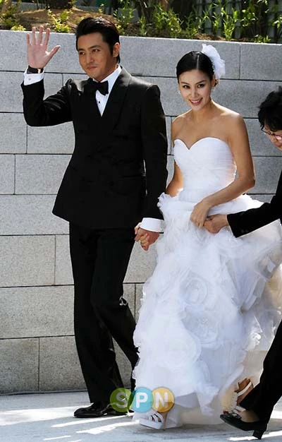 Hình ảnh đầu tiên về đám cưới Jang Dong Gun - Go So Young ảnh 17