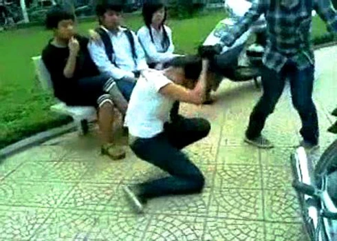 Mốt quay clip "độc" của teen nữ ảnh 1