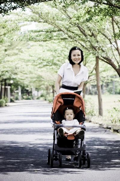 Siêu mẫu Dương Yến Ngọc tiết lộ chồng ở vậy nuôi con ảnh 2