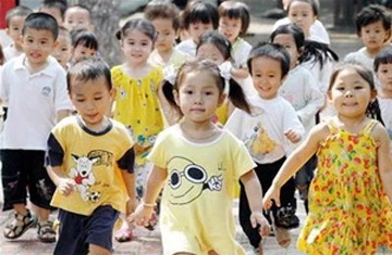 Phụ huynh phát “sốt” vì không có người trông trẻ ảnh 1