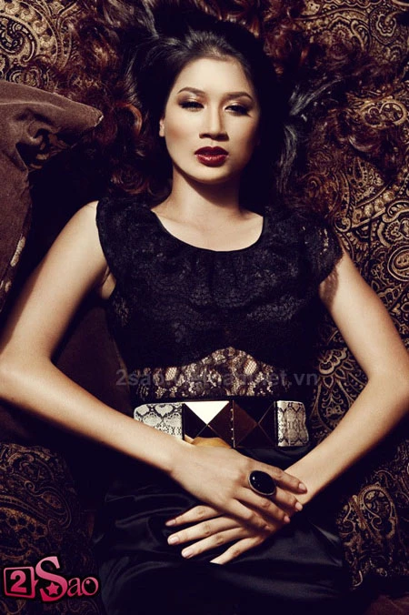 Trang Trần cá tính với vòng 1 hờ ảnh 7