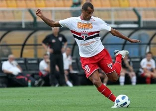 Rivaldo sang chơi bóng ở Angola ảnh 1