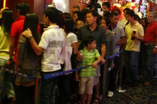 Trẻ em coi phim người lớn ảnh 1