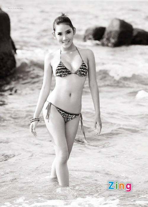 Bắc Linh khoe đường cong gợi cảm trên biển ảnh 4